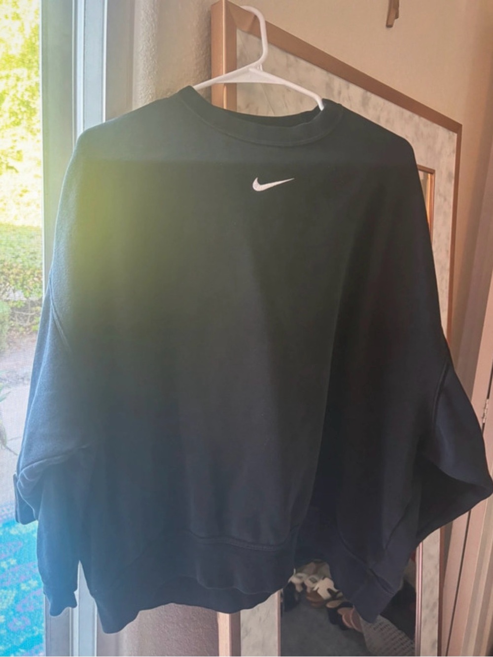 Nike women’s oversized Black Crewneck Sweatshirt